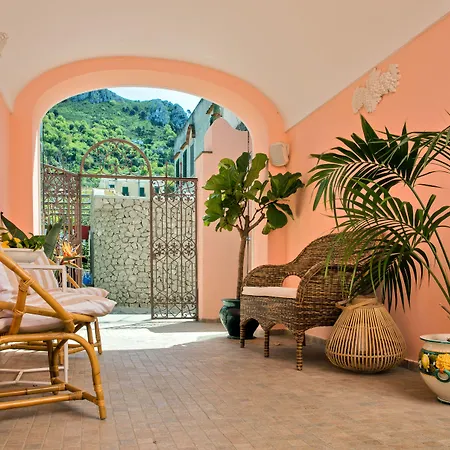 ホテル ブティック カサ マリアントニア アナカプリ